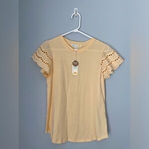 Buttery yellow tshirt eyelet sleeves sz Small